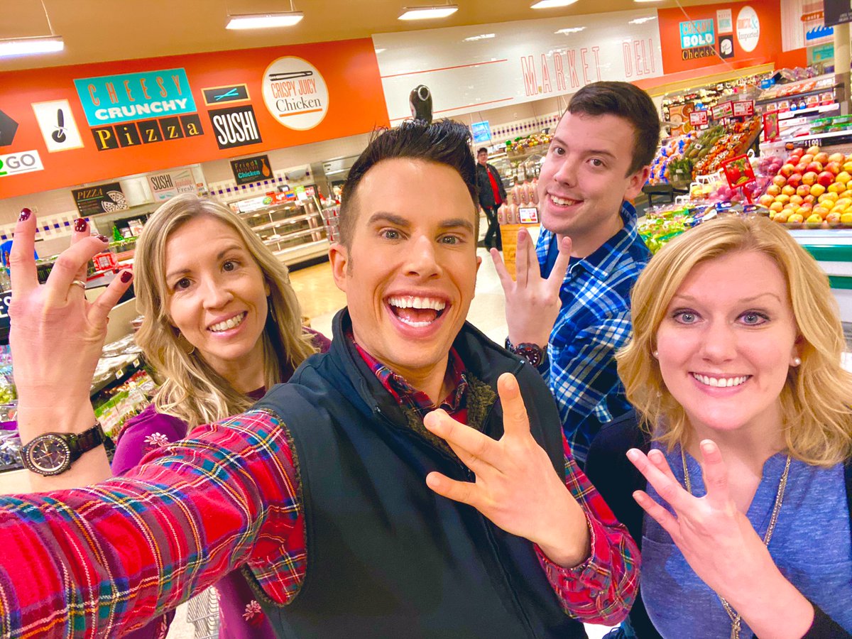 RyanLeckey's tweet photo. A @WeisMarkets tradition...throwing a “W” post morning show @WNEP.   @KathrynLongRDN @BethStarkRDN @ErichGranahan   WE MISSED YOU @WMKSpokesman https://t.co/DxGtiuhfmd