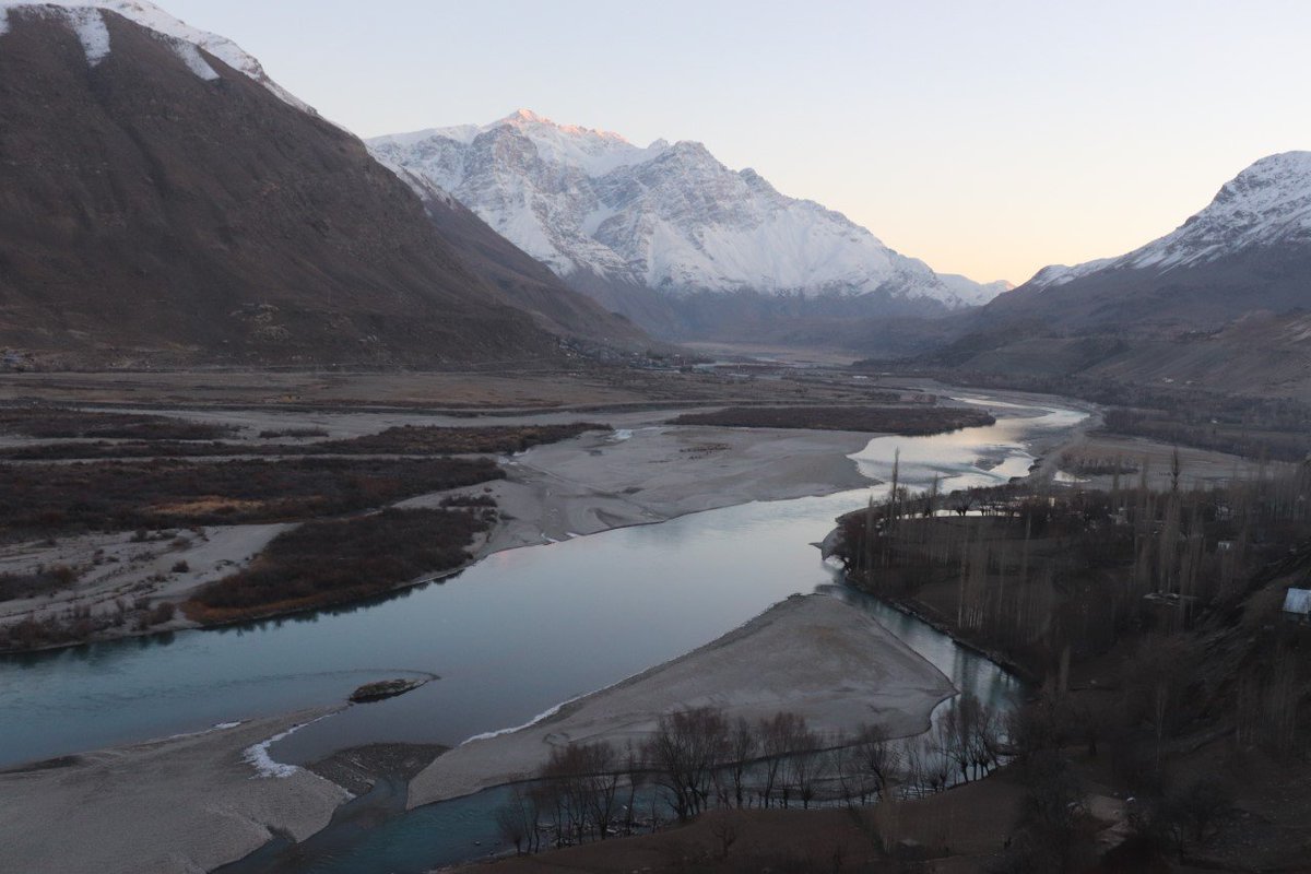 QadirHabib's tweet photo. A view of Amu Darya or Amo River (Oxus River) on the border between Afghanistan and Tajikistan. Photo by Nemat Ahmadi @DaRadioAzadi reporter in Badakhshan https://t.co/4UXSfaQsgV