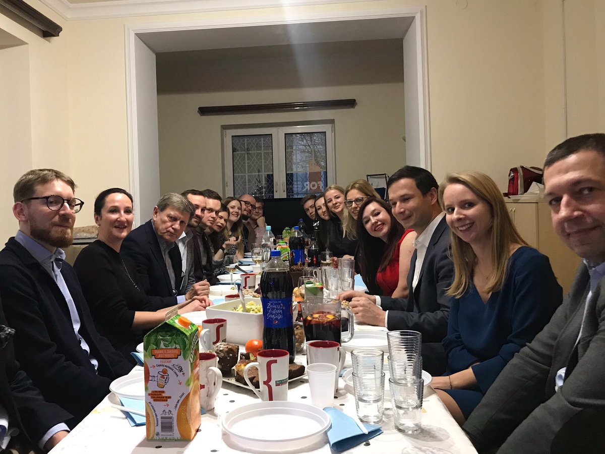 FundacjaFOR's tweet photo. #teamFOR życzy wesołych świat! 🎄 https://t.co/3TMbp05pdK