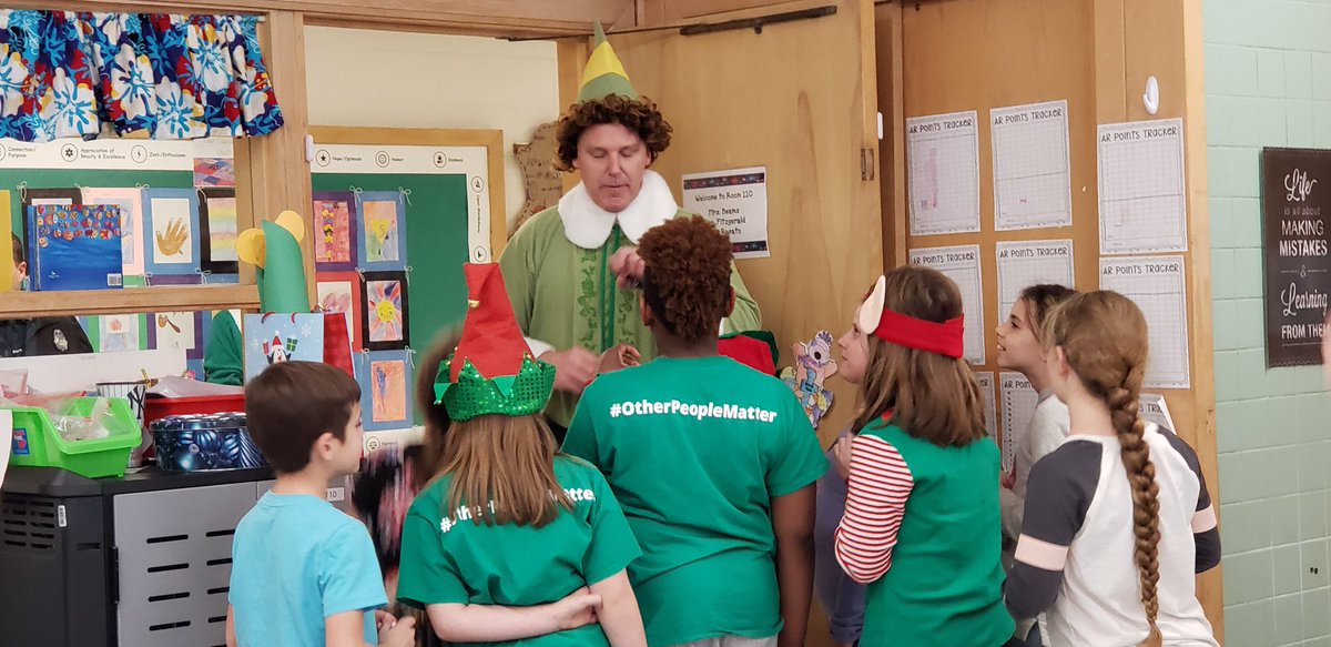 4barrymath's tweet photo. A visit from Buddy the Elf made our day! #Wearecortland #allmeansall https://t.co/6NPvBQkodC
