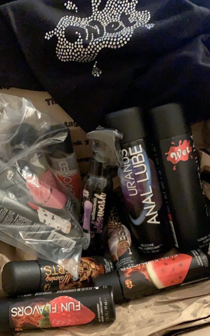 Let&rsquo;s #staywet #wettogether @WetTogether ready to get all my flavored goodies ate yum 😋 #getwet use code<a href="/tag/staywet"class="tags">#staywet</a><a href="/tag/wettogether"class="tags">#wettogether</a><a class="tags" target="_blank" title="On Twitter" href="/?out=eyJ0eXAiOiJKV1QiLCJhbGciOiJIUzUxMiJ9.eyJpYXQiOjE3MjE1MjUyNTksImlzcyI6InR3cG9ybnN0YXJzLmNvbSIsIm5iZiI6MTcyMTUyNTI1OSwiZXhwIjoxNzUzMDYxMjU5LCJyZWRpcmVjdF91cmwiOiJodHRwczovL3R3aXR0ZXIuY29tL1dldFRvZ2V0aGVyIn0.sySnGu0oP4R_5SOFE3hMdak3pMO4bAZkOUHUPikiAe460j4abqav0tOTBiiuKELBu-R5PJWUNNXzDcZbKoIdTw">@WetTogether</a><a href="/tag/getwet"class="tags"><span>#getwet</span></a>