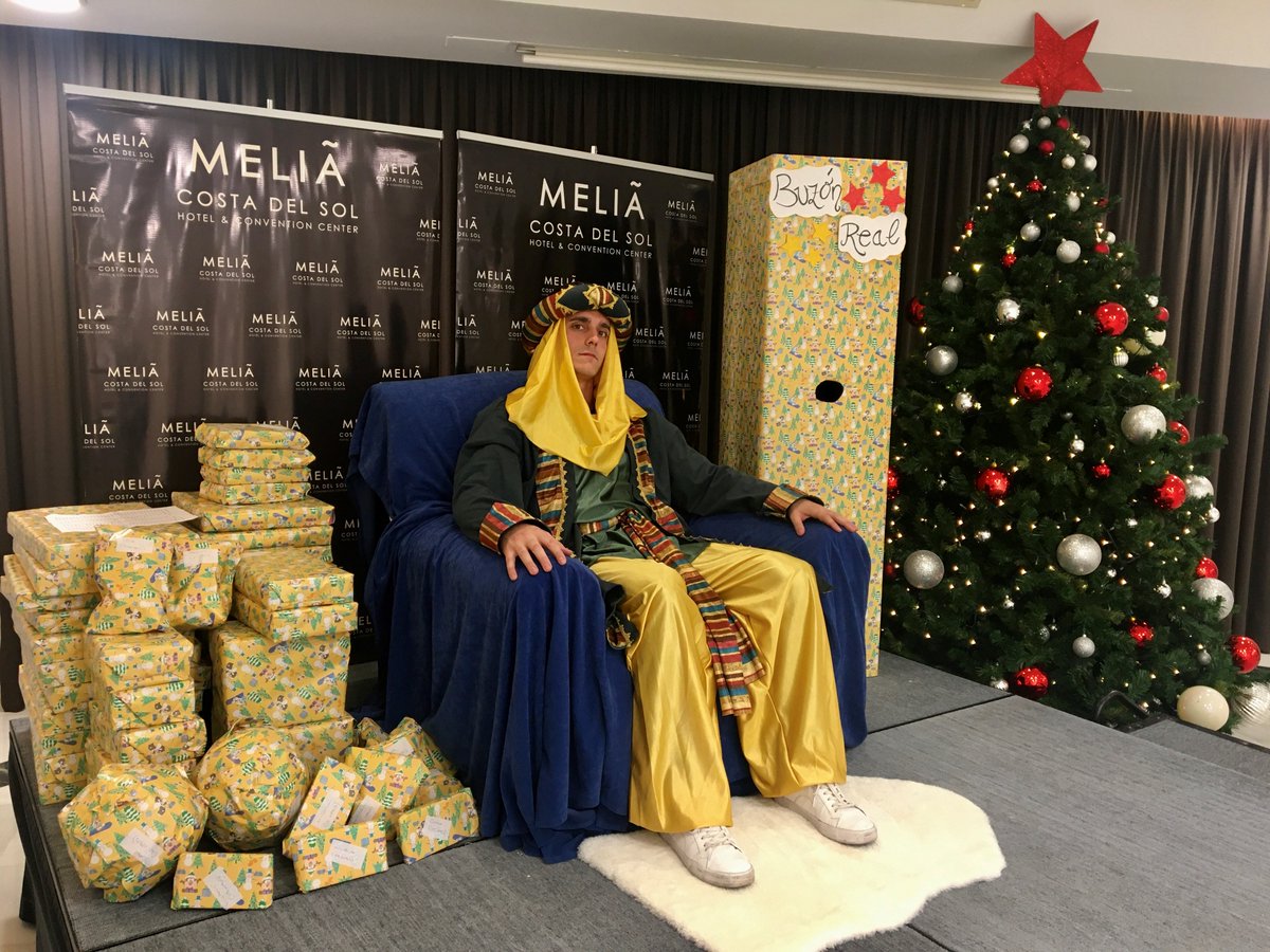 Queremos agradecer a SSMM Los Reyes Magos de Oriente que nos hayan enviado a su "Emisario Real" para que los hijos de nuestros colaboradores pudieran entregarle en mano sus cartas con sus mejores deseos y recibir algunos regalos #costadelsol #ilusion #navidad