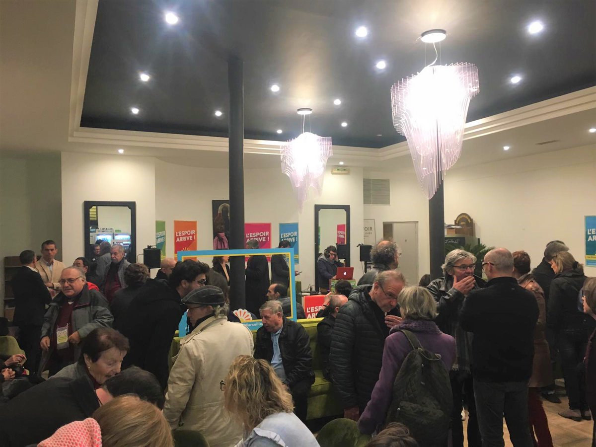 Printempsgroupe's tweet image. Ça se presse aux Danaïdes pour l'apéritif du #PrintempsMarseillais avant les fêtes ! 🥂☀️
 
#LEspoirArrive #Municipales2020 #Marseille