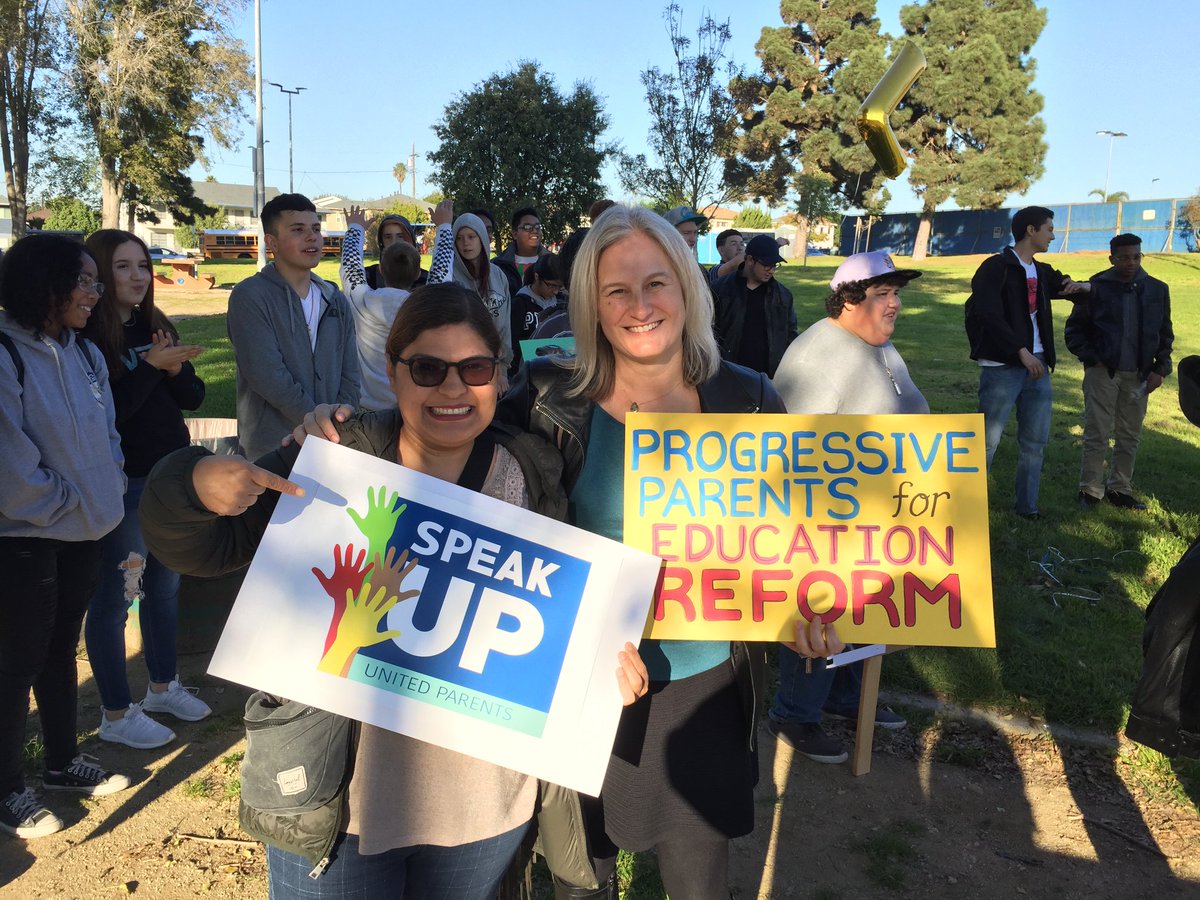 SpeakUpParents's tweet photo. District and charter parents from Speak UP joined the Save Our Schools Rally outside of the Democratic because parents know all of our kids deserve great public school options, regardless of zip code or school model. #HowAboutUs #PowerfulParentNetwork @KimSilv26 https://t.co/OFNWYPHIo8