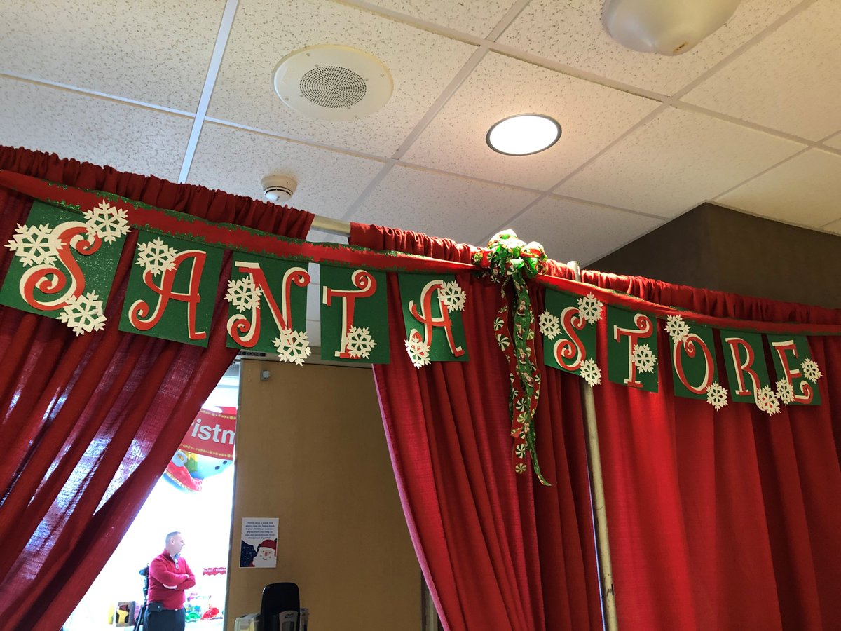 PrimeSourceCU's tweet photo. @PrimeSourceCU was honored to take part in an amazing volunteer experience at @providence_phc in the #SantaStore yesterday 🎅 So much strength and gratitude from young patients & their sweet families ❤️
#PeopleHelpingPeople @CU4Kids @HZCU @STCU https://t.co/W1lJaKxSPJ