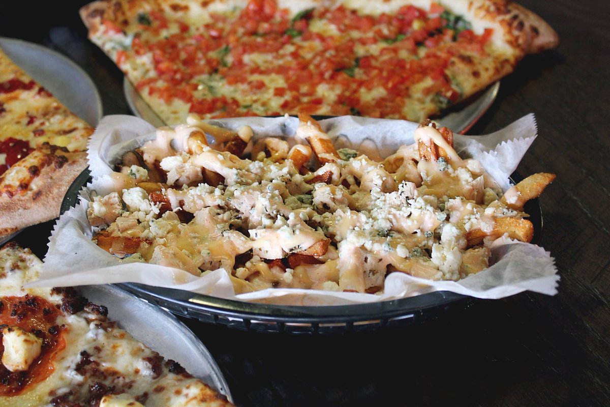 LHPizzaCapitol's tweet photo. Happy Fry-day! π
.
.
#lhpizza #lhpizzacapitol #thecapotoldistrict #downtownomaha #friespiledhigh #9inchslice #omahapizza #omahafries #fryday #friday #frenchfries #tigerfries https://t.co/KKLFRKtg5g