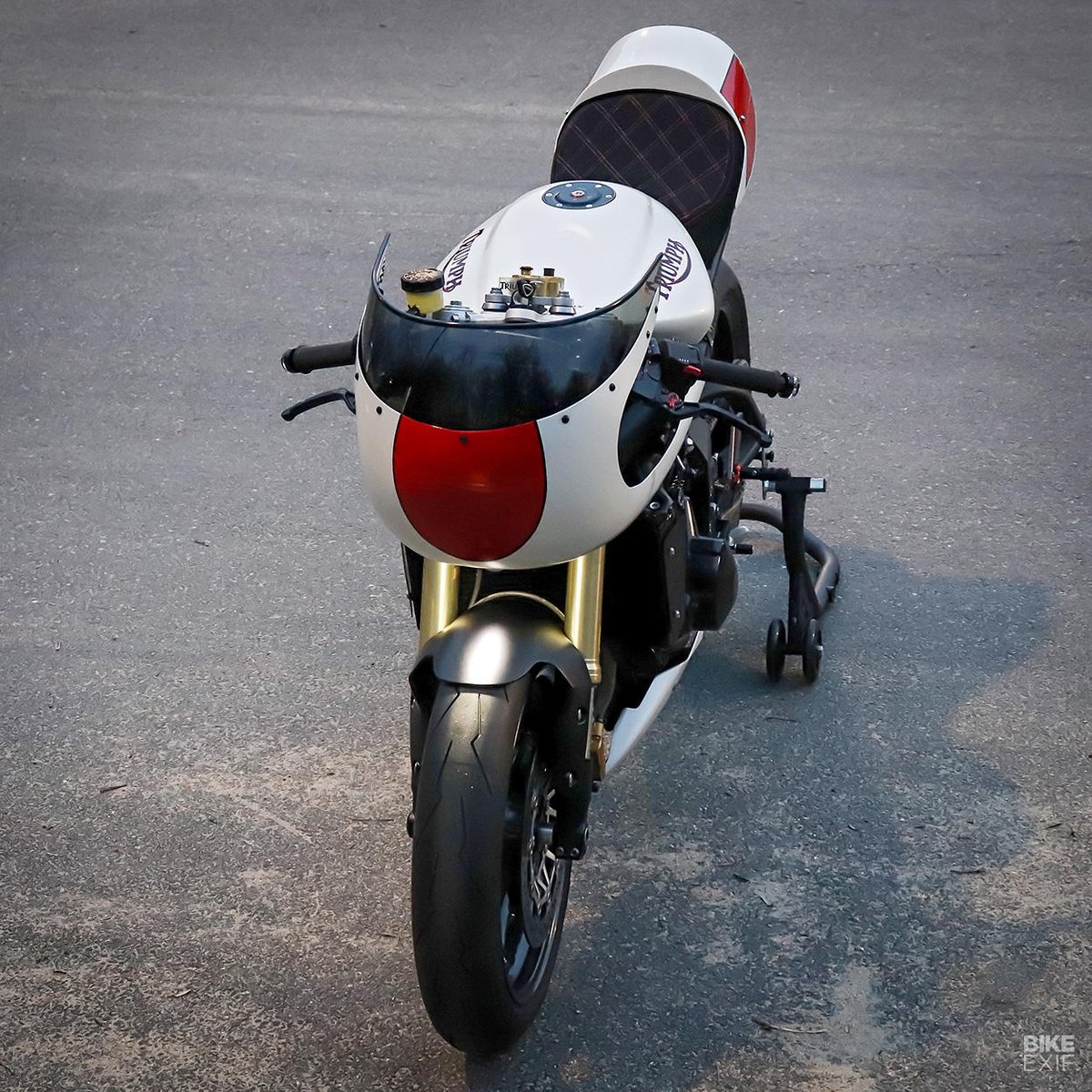 UKTriumph's tweet photo. Its as complex as it is simple.

An incredible Street Triple custom from MotoRelic and Jett Design Garage

#StreetTriple #TriumphCustom https://t.co/cetikd8fPB