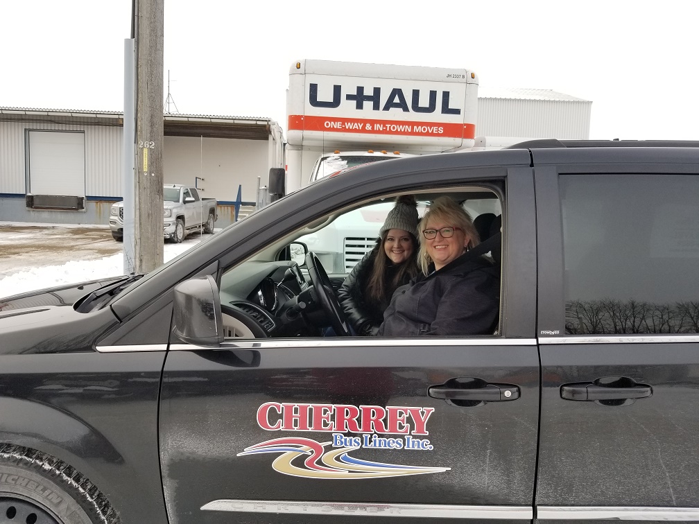 CherreyBusLines's tweet photo. The Cherrey/Robin Hood Christmas Elves are at it again!
Helping deliver Christmas baskets for the Kiwanis Basket Fund. https://t.co/dBfO2nHPXz