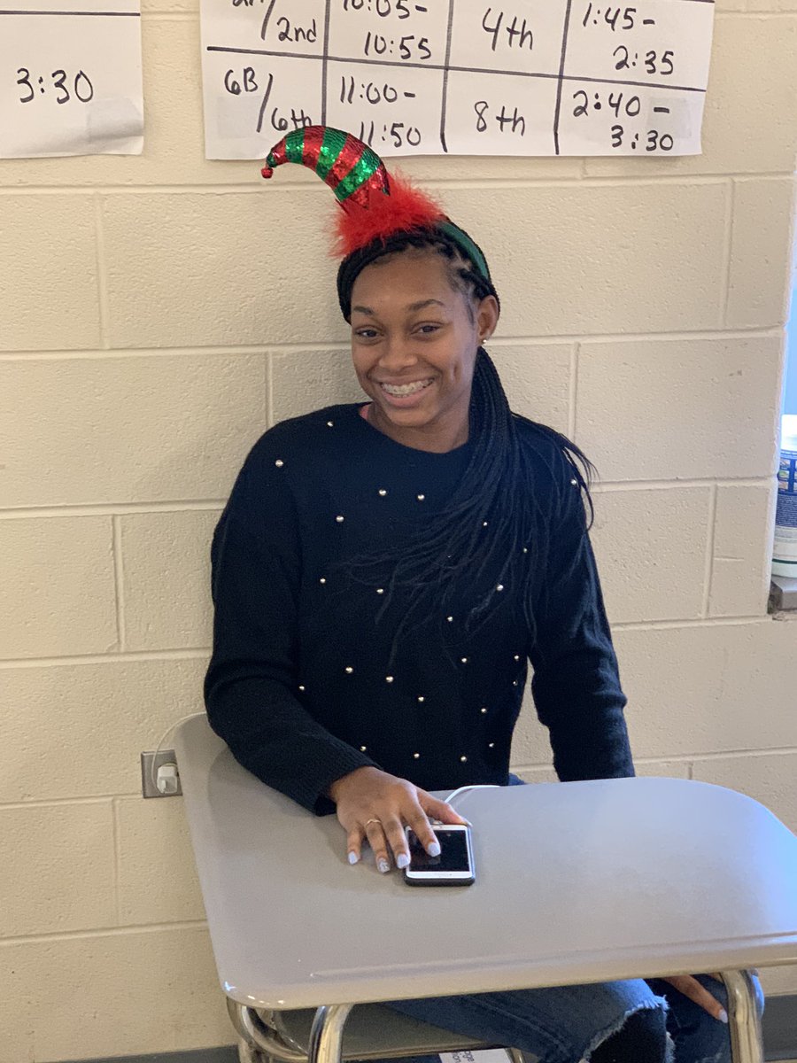 uofmdarlin2's tweet photo. That’s my NHS member!!!CONGRATULATIONSSSSSSSS!!! So proud of this one! She received the Presidential Scholarship at Ball State! @BallState My kiddos doing BIG THINGS! @GBrooksHS @BrooksNhs @brooks2k19 https://t.co/RMPC5aOBU6