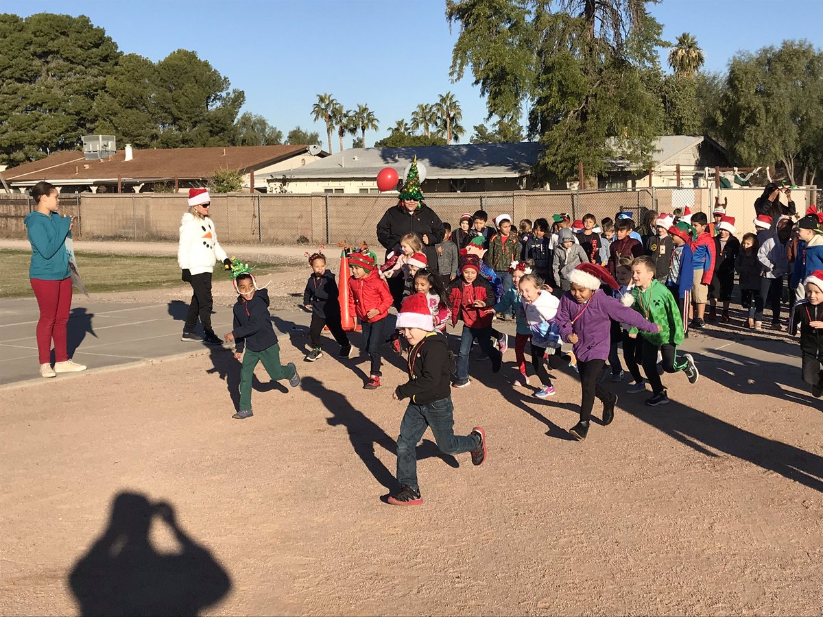 MJHSmustangsGPS's tweet photo. Jingle Jog 2019! Thank you to @GilbertElTigers, Ms Blasdel, MJH NJHS and all of the students, parents and staff who made this a great experience for our future Mustangs! #🎅🏻🎄☃️🐴 https://t.co/wF6RtFCyK1