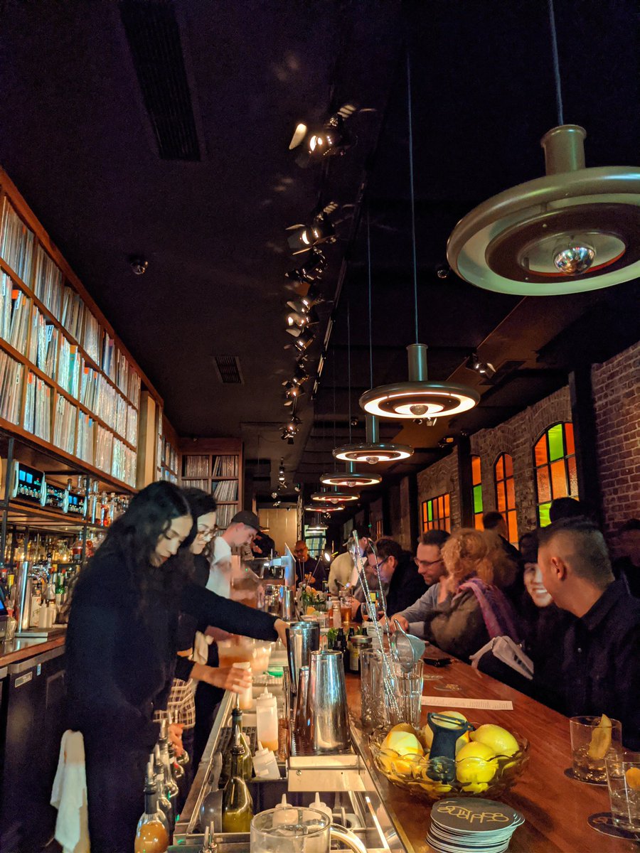 CaroPardilla's tweet image. Which do you prefer? Low-light comparison: #googlepixel4xl vs. #appleiphone11pro Shot last night @goldlinebar