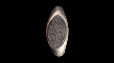 Roman_Britain's tweet photo. Palm branch #Roman ring discovered in #Newport declared treasure by #Gwent coroner https://t.co/miELLUm0SD #RomanBritain #RomanArchaeology #Archaeology #RomanWales #RomanRing https://t.co/Oy6RfQCmQf