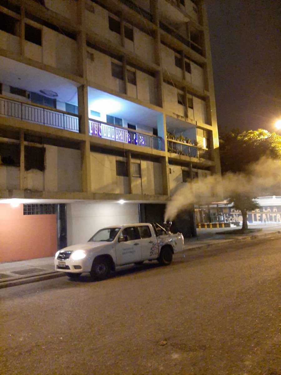 Salud_Guayas's tweet photo. Fumigación nocturna efectúa #Distrito09D03 en la parroquia #GarciaMoreno para eliminar transmisor del dengue, chikungunya y zika #UnidosContraElZika #MSPdeTodosyParaTodos https://t.co/ND0YyClVVL