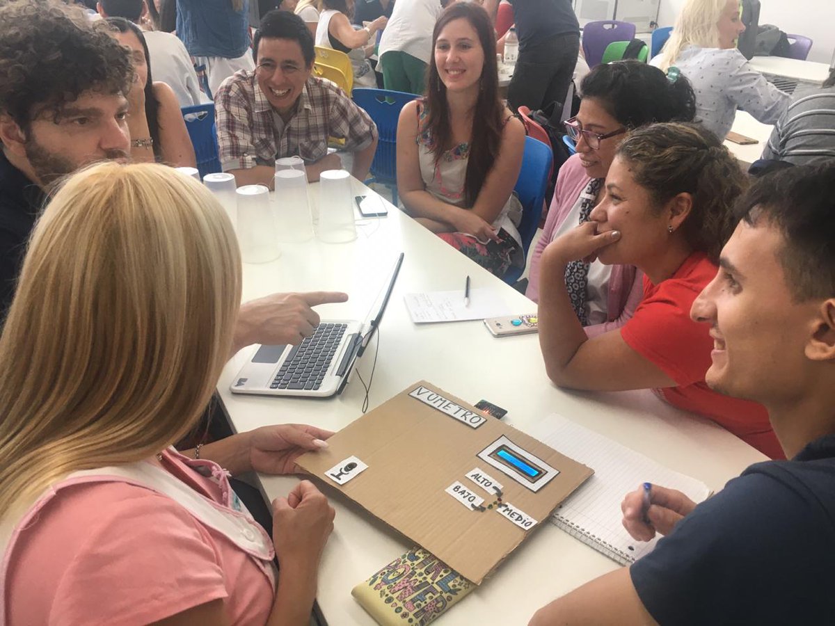 Cierre de proyectos de las escuelas Intensificadas en Nuevas Tecnologías con comunidades de aprendizaje. Los y las docentes trabajan en la escuela 11 DE 21 con desafíos de Ciencias Naturales y Educación Digital #intec #educaciondigital