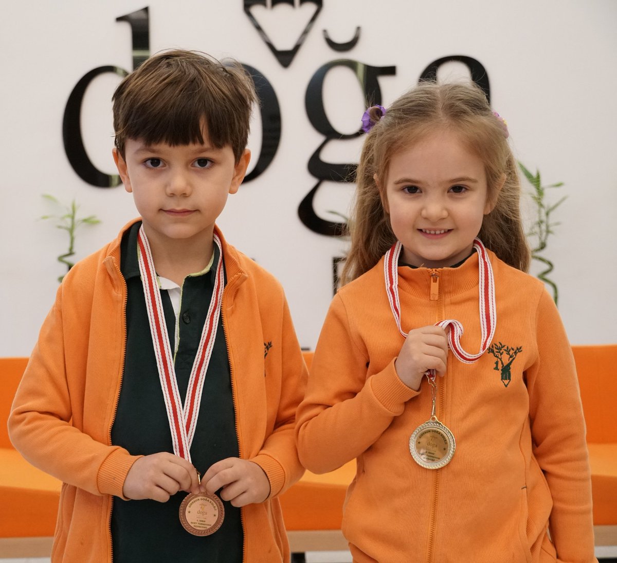 9 Fen/A Sınıfı Öğrencimiz Başak PAY "Dagis Deneme Sınavı"nda Tüm Doğa Koleji Okulları Arasında Birinci oldu. Öğrencimizi Kutlar Başarılarının devamını dileriz.🥇👏
Ayrıca Okulumuzda Değişik kategorilerde Başarı gösteren öğrencilerimize Madalyaları törenle takdim edildi.🏅🥇🥈🥉👏