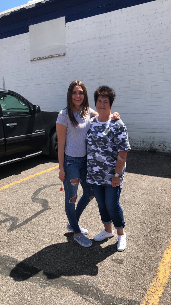 brywinn11's tweet photo. My grandma taught me everything except how to live without her👼🏽 another good one gone way to soon💔 thanks for being my best friend for 18 yrs! Love you grandma rest easy!💞 https://t.co/zwcaX0io4P