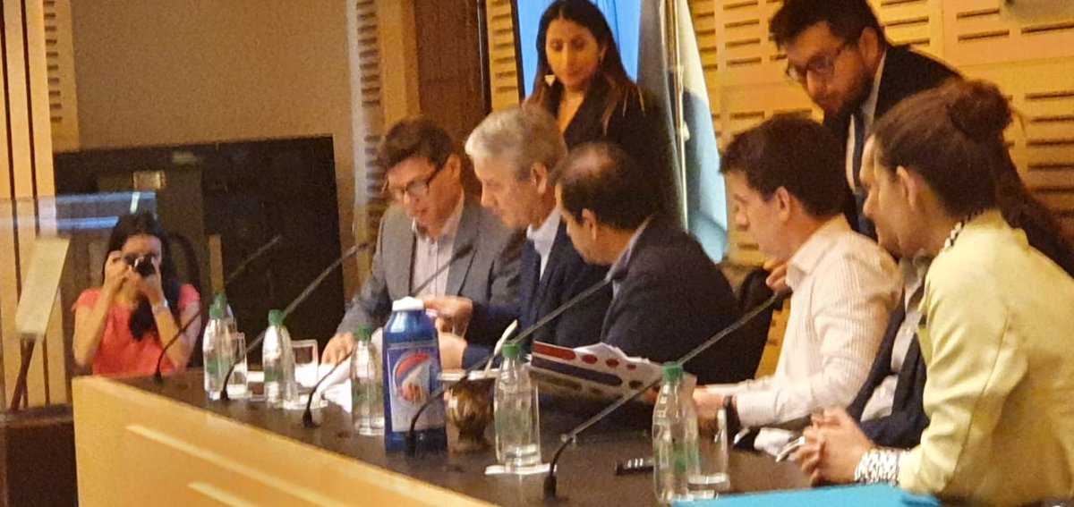 jalbertogalarza's tweet photo. Hoy por la mañana se firmó el acta de intención para seguir innovando, ahora en economía del conocimiento y generación de empleos en fabricación de tecnología. @smartcultiva @herrerayflia @MARCELOMISIONES @miguel_sedoff @lucasaromero @DiegoGolombek @trottanico https://t.co/5c1FQYXeKs