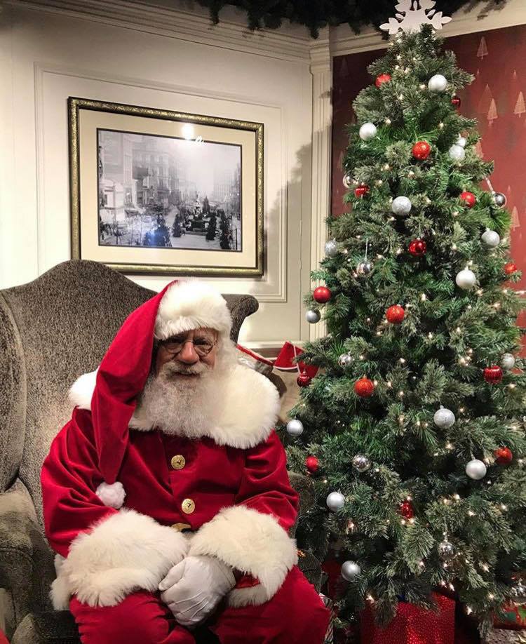 CincyMuseum's tweet photo. Santa Claus is coming to town! Don't miss @CincySanta 12.24(last day he'll be in #HolidayJunction) Join us:
-10a to 3p Holiday Hrs
-10 to 11a Santa Trap Design in KidSPACE
-1 to 3p Santa Trap Build in KidSPACE w/Santa visit around 1:30
-2 to 3p-Last chance to share holiday wishes https://t.co/B6tmONnnua