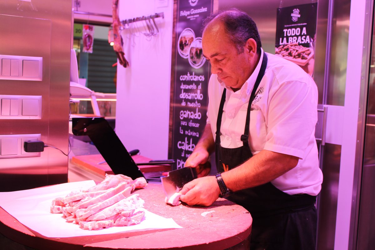 ¿Estás pensando en realizar tu compra de Navidad en el Mercado del Val? ¡Seguro que acertarás! Contamos con los mejores profesionales que te asesorarán y te recomendaran las mejores opciones para sus productos. ¡Además tus compras hasta el 4 de enero pueden tener premio! 😊👏