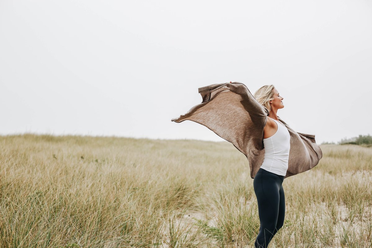 We are incredibly excited to launch our new and improved All Season Wrap Sweater! Redesigned for a better fit and fabricated in Los Angeles with premium Merino wool, this wrap is built to take you anywhere - from loungewear to daywear - for years to come. craneandlion.com/collections/ne…