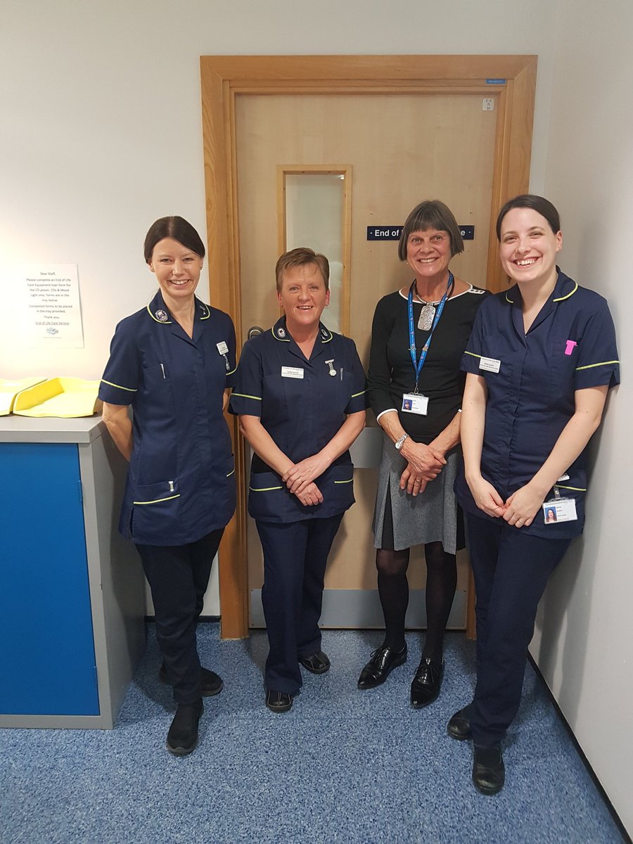 Merry Christmas from the EOLC Service <a href="/sathNHS/">SaTH</a> thinking of all those missing a loved one at Christmas and everyday #OneChance #Memories ❣🎄