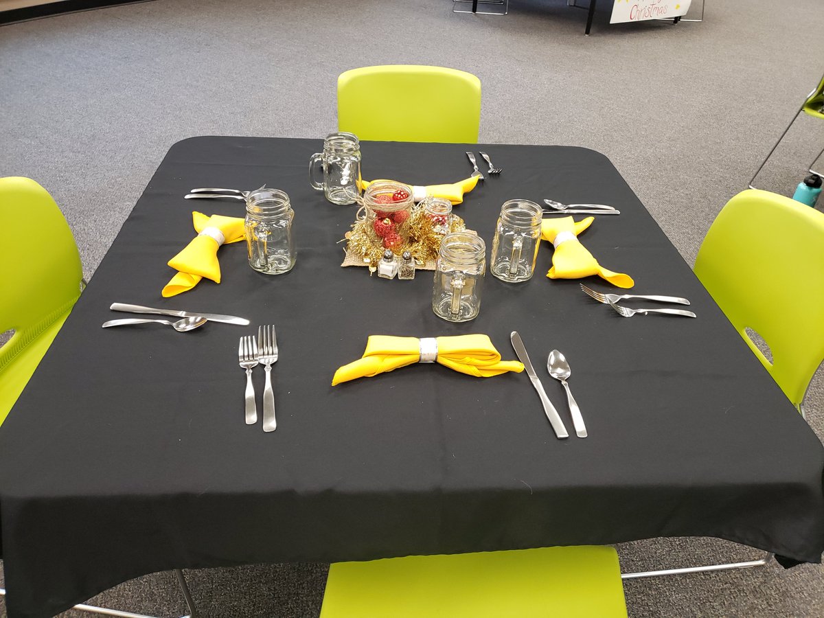 srta_bartels's tweet photo. Fantastic meal served to teachers by culinary marketing. Thanks so much. https://t.co/uLZXsK4q6G