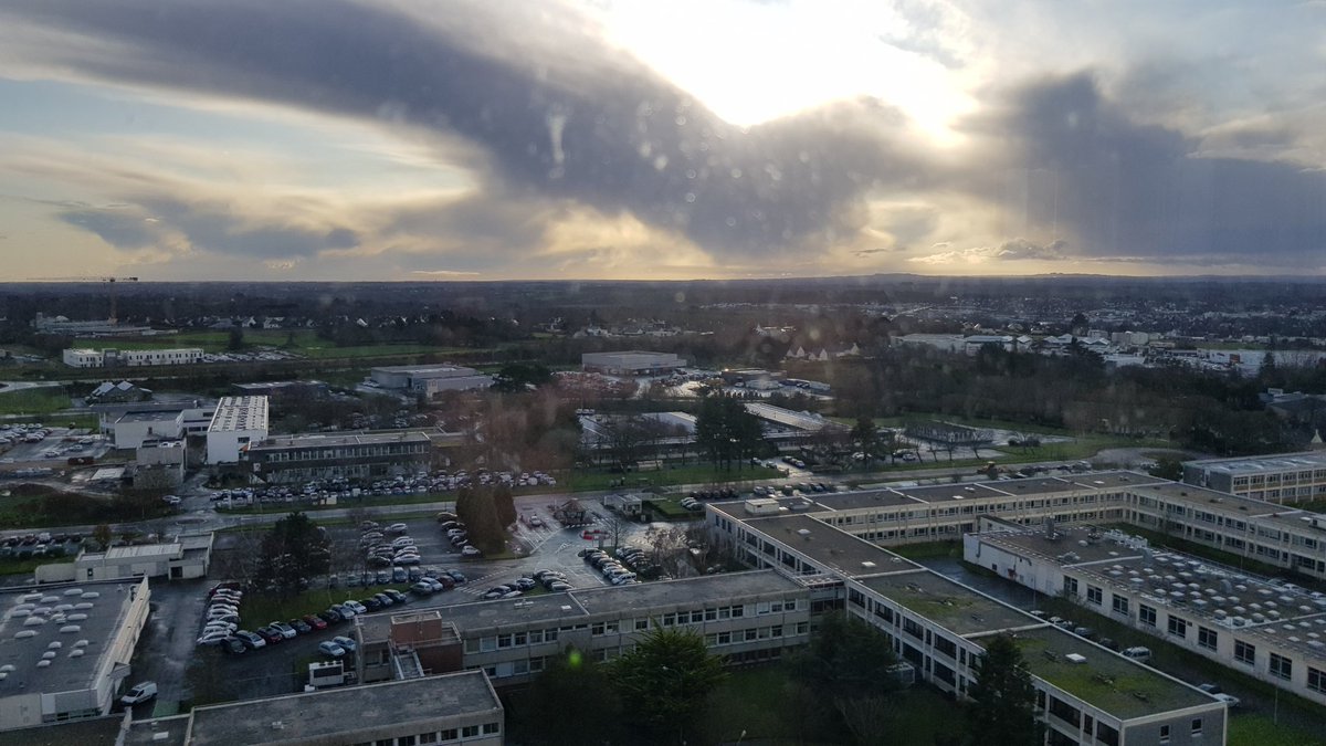 FabriceFauchoux's tweet image. Vue sur mer et rayons de soleil sur la technopole @Anticipa #workinlannion