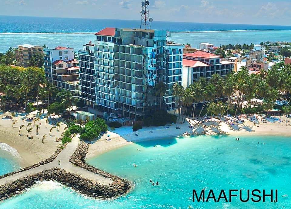 MaafushiUsman's tweet image. ފެނިގެން މިދަނީ މާފުށީގެ މުސްތަގުބަލުގެ ތަސައްވަރުގައި ކުލަޖެހެމުންދާ މަންޒަރު. ދައުލަތުގެ ޚަޒާނާޔަށް ފަހިކަން ގެނުވަމުންދާ މިންވަރު. @ibusolih  @FaisalNasym  @MohamedNasheed  @ali20waheed  @faya_i @MadhilSaleem  @ablo1361