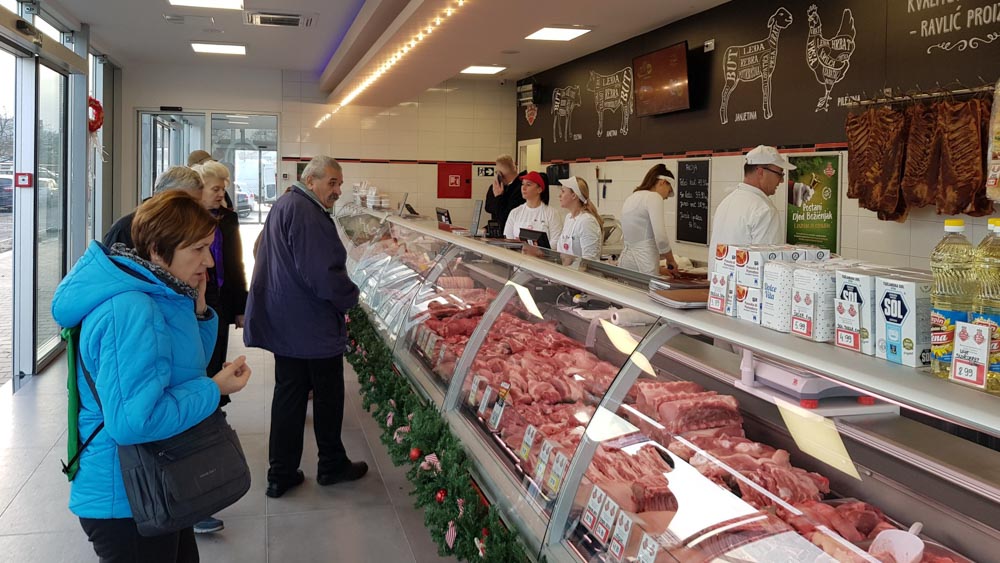 NOVO U BJELOVARU Otvorena mesnica Ravilić u Bušićevoj
Tvrtka Ravlić, koja je na natječaju dobila gradsko zemljište za izgradnju poslovne zgrade, otvorila je mesnicu, a uskoro se očekuje da i drugi poslovni prostori budu u funkciji
bit.ly/36WMoN2