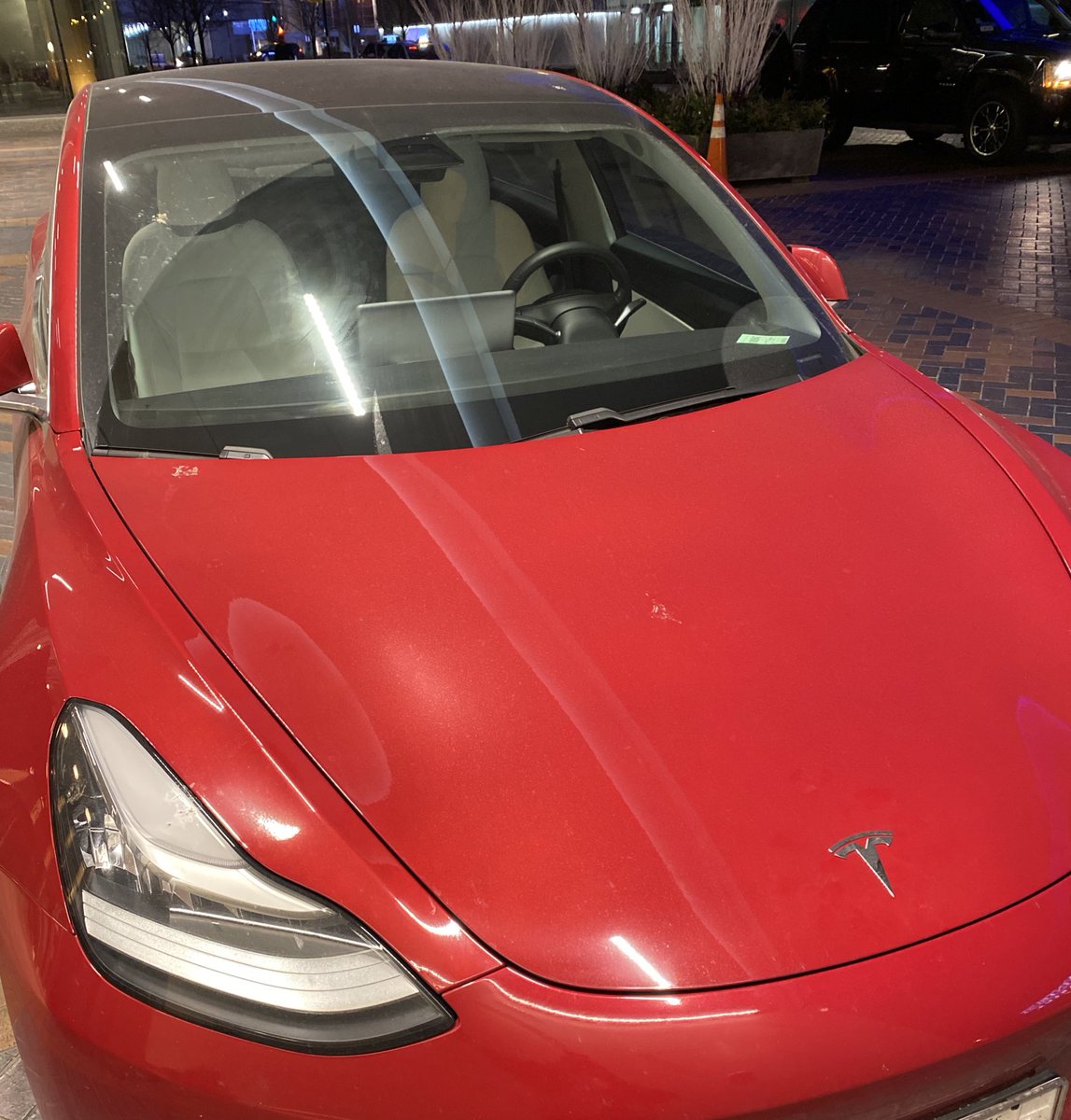 vdimaggio's tweet image. One year &amp;amp; 10 days later, I have to give up Big Red. @Tesla created a beautiful vision of the future w/#Model3 I love the car, the mission, the fun - but it hates #Chicago From difficult-to-get service to winter weather killing the battery, it’s time. I’ll really miss her!