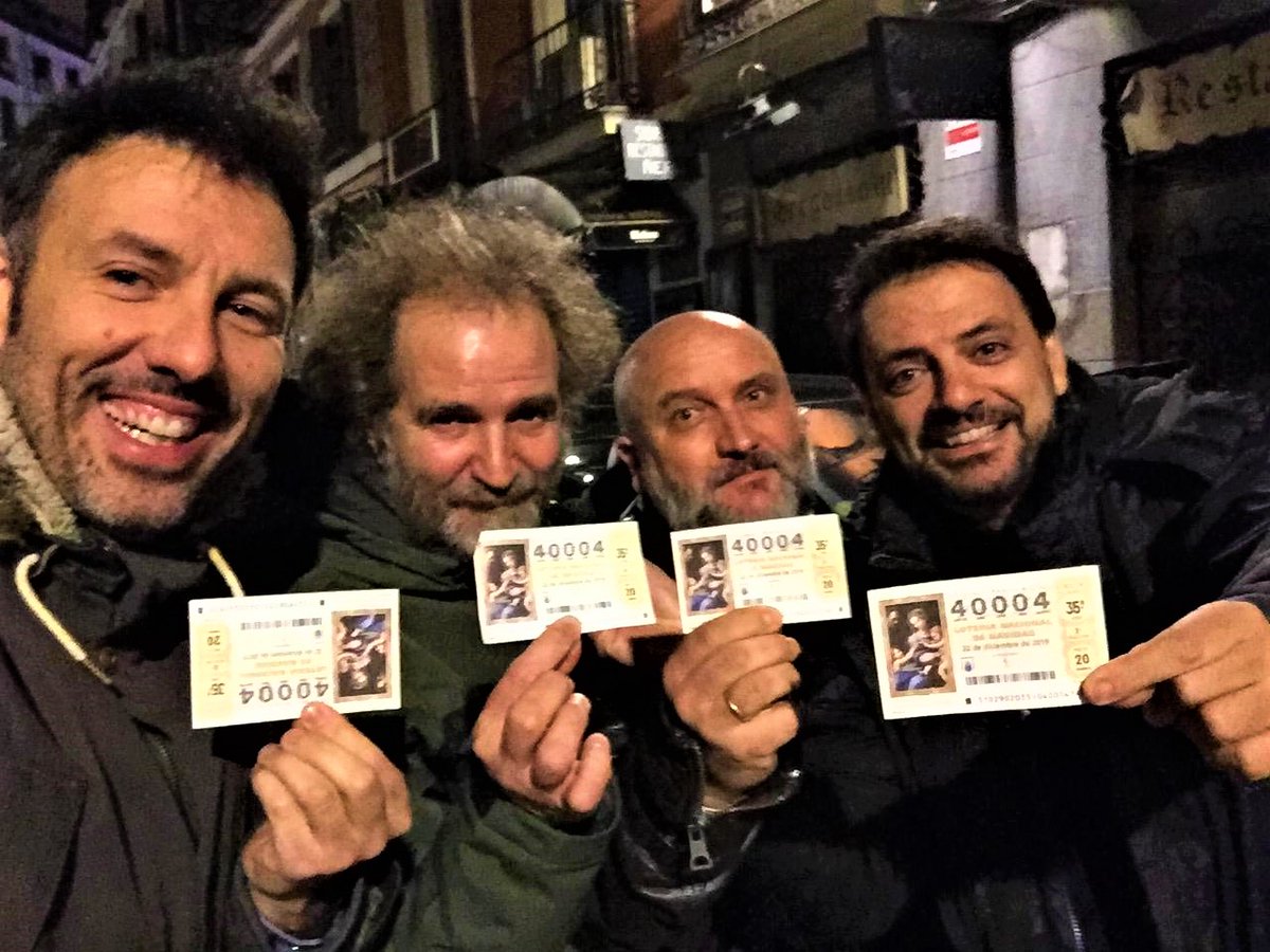 juansolocomico's tweet photo. ¿Nunca te ha tocado la Lotería de Navidad?
🎄👉🏻 https://t.co/1v53SASgud 👈🏻🎄
A mi tampoco, pero he encontrado una fórmula infalible.
@loterias_es @Mauro_Urquiza @InakiUrrutia @_alfredodiaz_ @SomosComikazes
#FelizNavidad #Navidad #LoteriaDeNavidad #Comikazes #JuanSolo #StarWars https://t.co/w69l5hzEf0