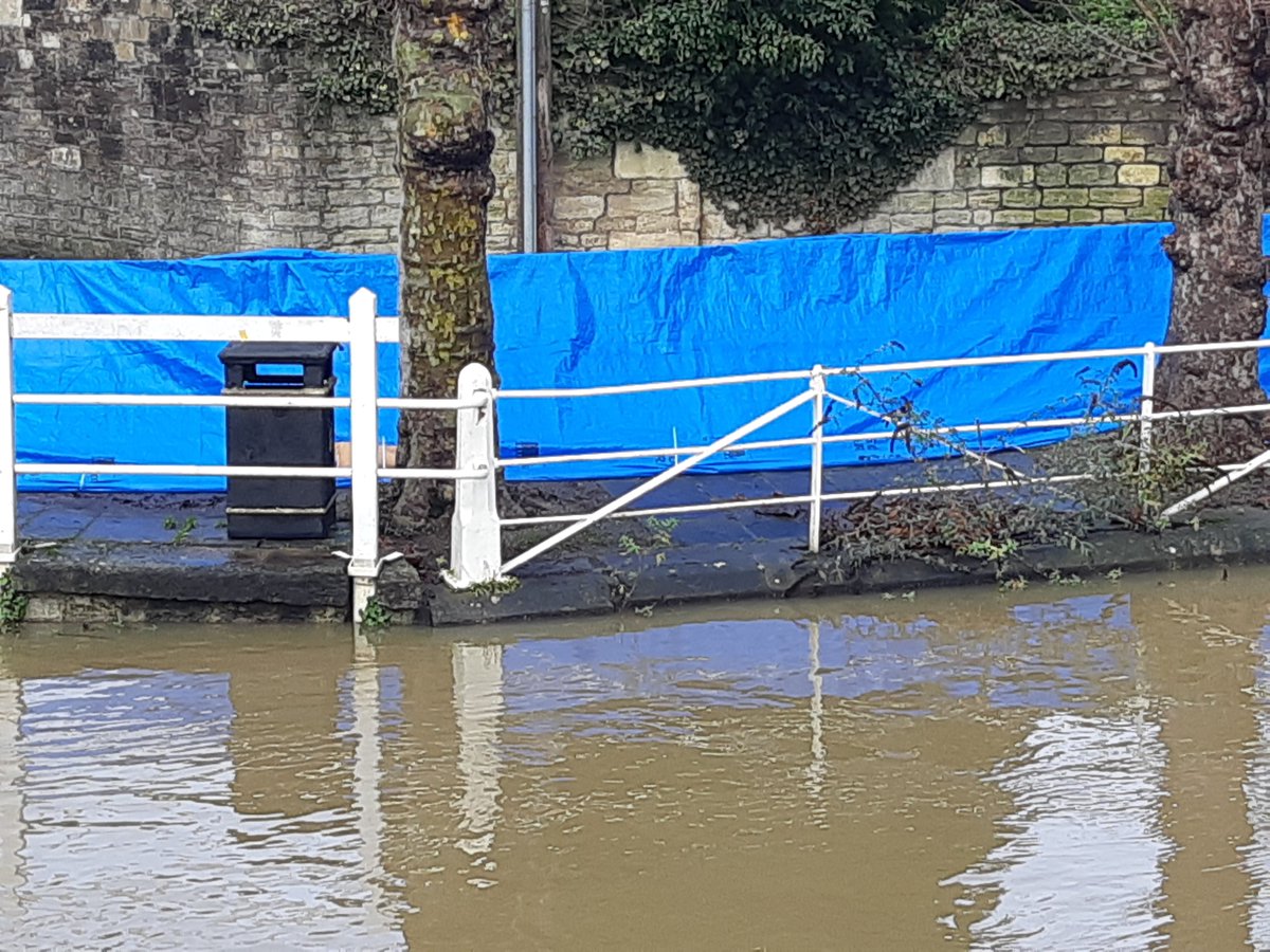 BoATCCEVs's tweet photo. #floodalert #bradfordonavon. Thank you to The Mayor for the 13:00hrs report. The level has crept up very slightly and is now 27.7m AOD. Barriers are all in place. @EnvAgencySW @bbcwiltshire @WiltshireWinter @DWFRSBoA @WiltsPrepared @BoATownCouncil https://t.co/dLAA6iFP1Q