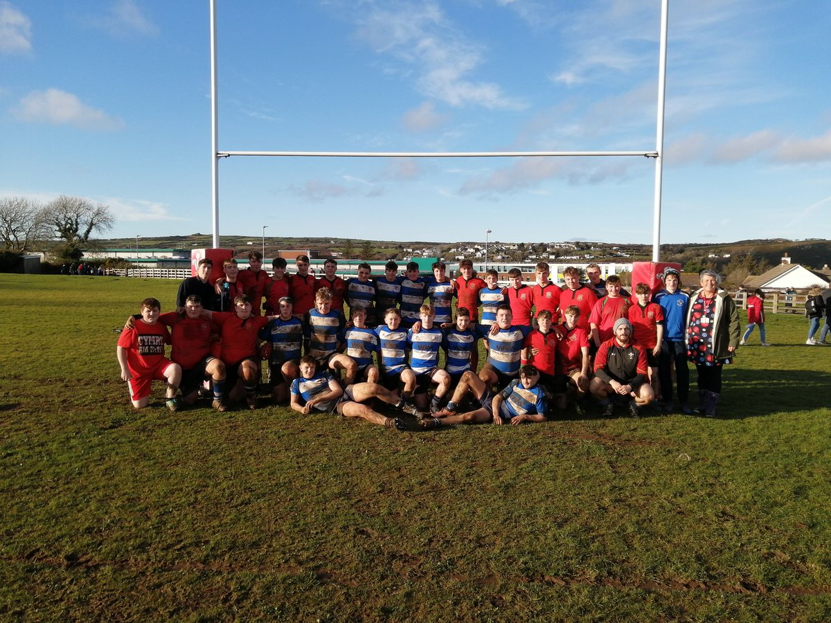 CJSHOUSHA's tweet image. What a fantastic Christmas Cracker this afternoon to close down the Autumn term. Final score 17 - 12 to Year 11. 🎉🎄🏉🔵🔴 #hubschool @WRU_Scarlets