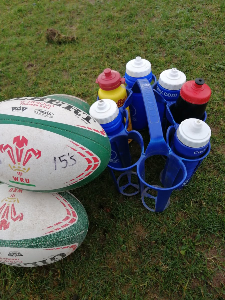 CJSHOUSHA's tweet image. What a fantastic Christmas Cracker this afternoon to close down the Autumn term. Final score 17 - 12 to Year 11. 🎉🎄🏉🔵🔴 #hubschool @WRU_Scarlets