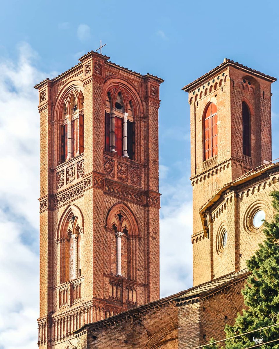 turismoER's tweet photo. Il profumo dell'arte, tra tetti e torri della bella #Bologna ❤️
pH. @MatteoMammato | #inEmiliaRomagna #ArtCities https://t.co/vcvBfEDgOo