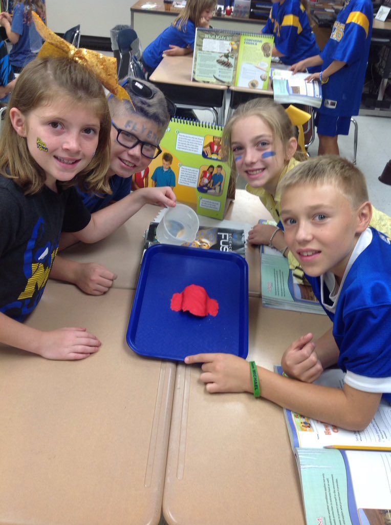 flyers4thgrade's tweet photo. Learning how a cave is formed!  @flyers4thgrade, #melemflyerpride https://t.co/kqdHH8T9FO