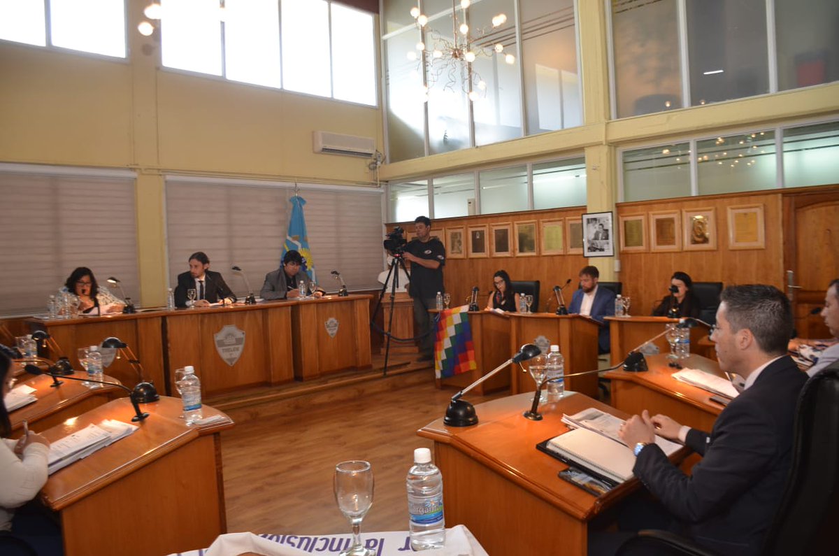 La presidencia del Concejo Deliberante y el cuerpo de Concejales del mismo, se solidarizan con el reportero grafico del diario <a href="/ElChubut/">Diario EL CHUBUT</a>, Jose Luis Pastén, quien resultara afectado por la explosión de una bomba de estruendo, en el marco de una manifestación de la UOCRA.