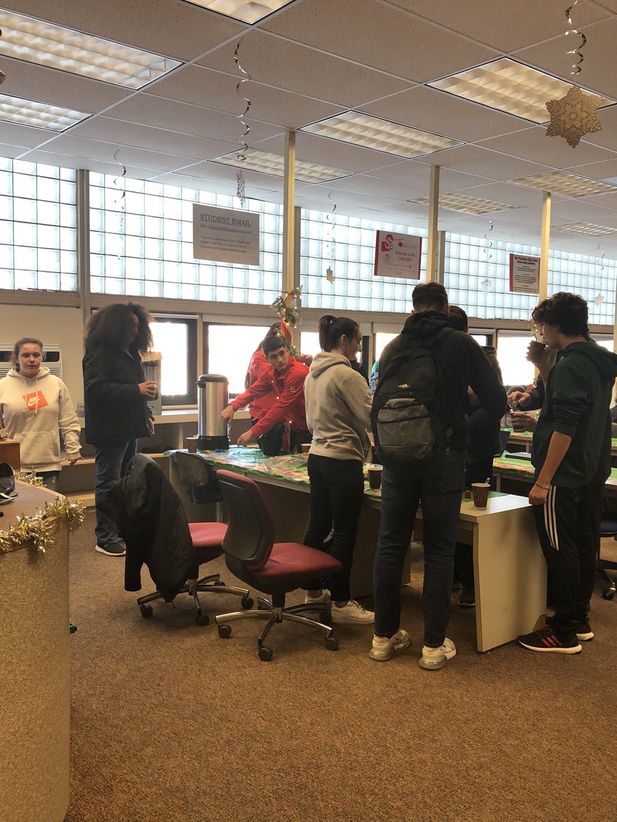 martafromRI's tweet photo. My day is “Funner” than yours... I’m
flying solo up here but you’d never know it! #Justsmile #Hotchocolate #Music #Townies #Towniepride #LibraryShenanigans @Jnmonteiro5 @MsShaniWallace https://t.co/9xyliYDoMF