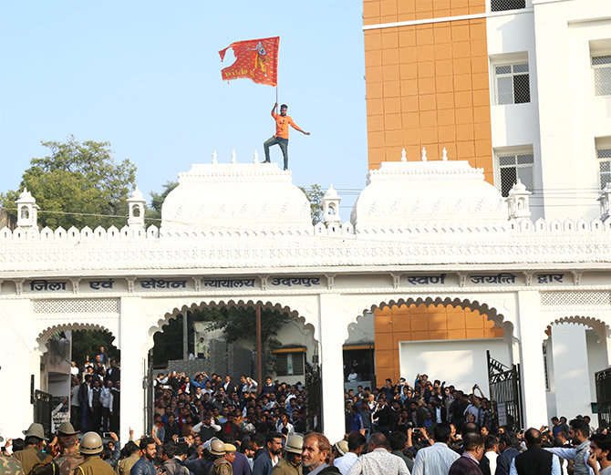 EMPC7JiVAAMbean?format=jpg&name=small