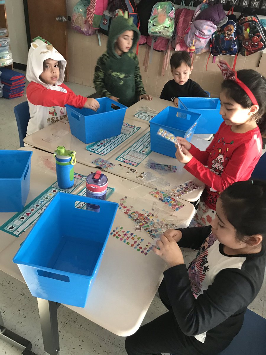 Creating our own personal library to use during winter break! <a href="/GuilfordEle/">Guilford Elementary School</a> #gatorsdeserveit20