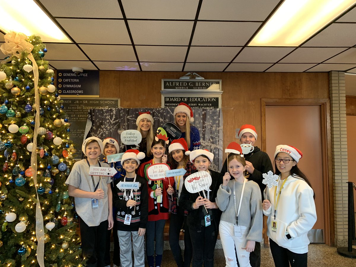 KMeoli44's tweet photo. Happy Holidays from Student Council! @BernerChiefs @MassapequaPS https://t.co/dwofI4cyiT