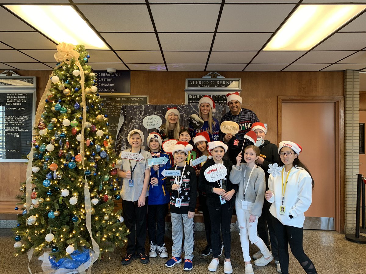 KMeoli44's tweet photo. Happy Holidays from Student Council! @BernerChiefs @MassapequaPS https://t.co/dwofI4cyiT