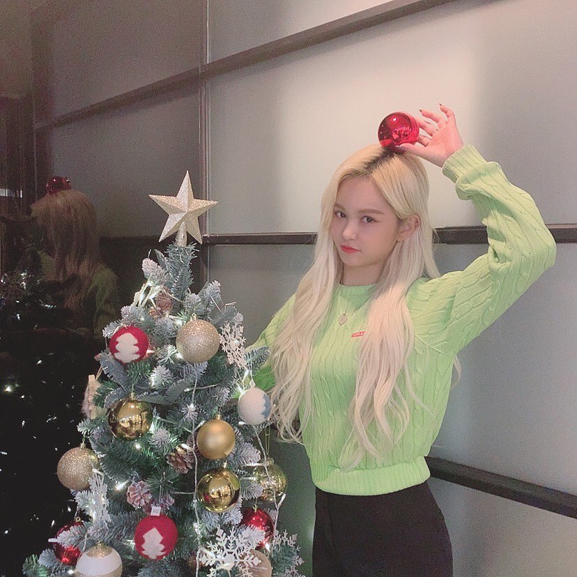 EVERGLOW_MEXICO's tweet photo. INSTAGRAM DAILY | 191219
#EU vía everglow_0321:
"Es invierno ❄
#FelizNavidad #EnInvierno #Árbol #🌲"
#EVERGLOW #에버글로우 @EVERGLOW_twt https://t.co/I399mLcpYD