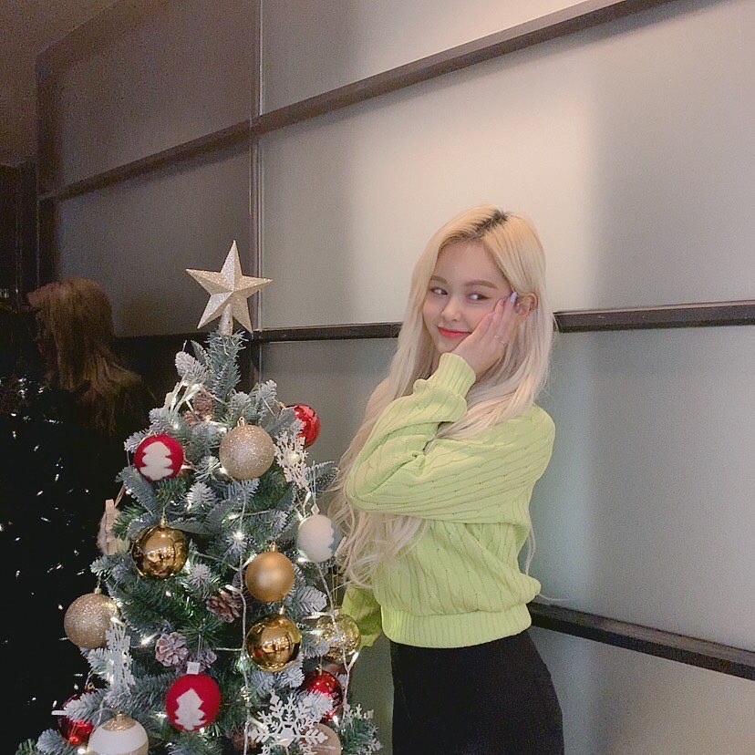EVERGLOW_MEXICO's tweet photo. INSTAGRAM DAILY | 191219
#EU vía everglow_0321:
"Es invierno ❄
#FelizNavidad #EnInvierno #Árbol #🌲"
#EVERGLOW #에버글로우 @EVERGLOW_twt https://t.co/I399mLcpYD