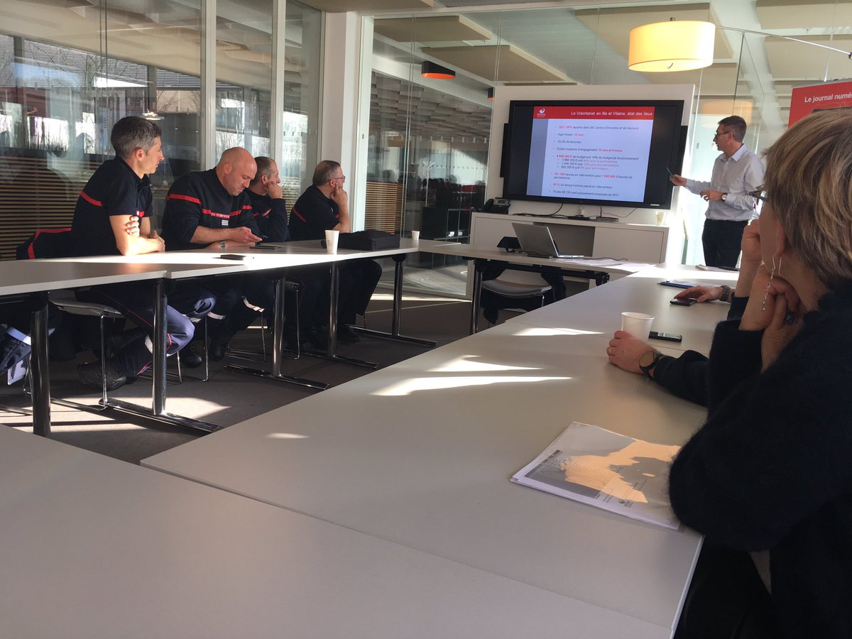 🖋Séminaire des cadres ce jour qui réunit près de 100 officiers SP et cadres administratifs et techniques. Dialogue citoyen, volontariat, formation, prévention, services techniques, opération et animation des territoires au cœur des échanges. Merci <a href="/ouestfrance35/">Ouest-France 35</a> pour l’accueil👍🏻