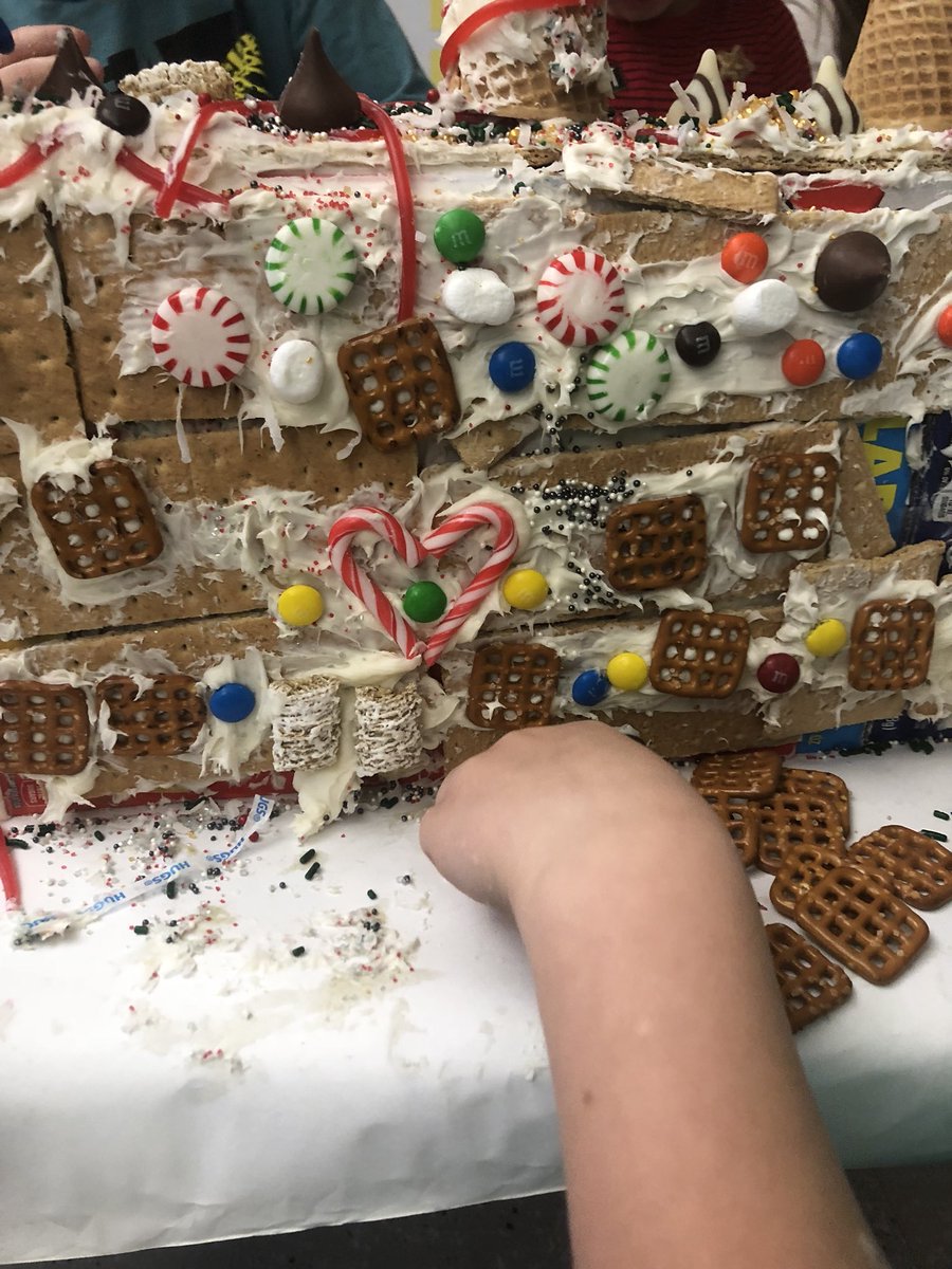 stephdevonald's tweet photo. Students had an amazing time recreating the Big Spring School District using Google Earth, shoeboxes, graham crackers and a lot of candy. Collaboration, community, and creativity at its finest! #BSSDProud #MountRockEngaged https://t.co/WrhG6HgDKT