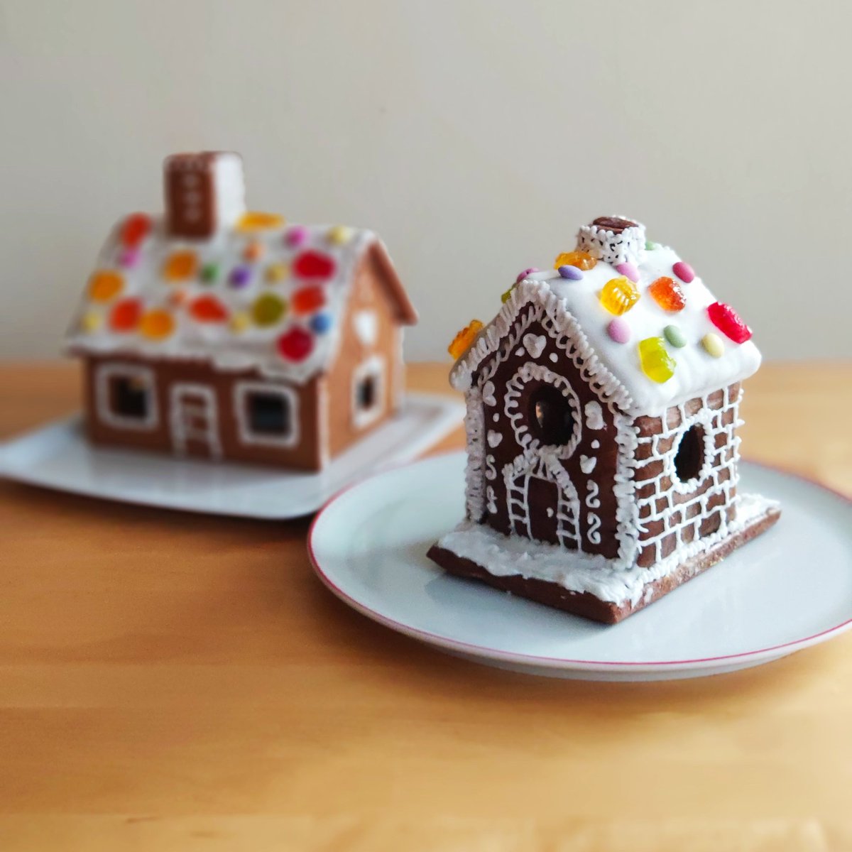 MixMunch's tweet photo. Perníková chaloupka #gingerbreadhouse #Christmas 🎄⛄ https://t.co/srzc74AZWu