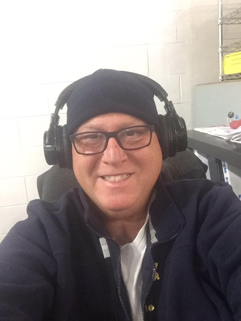 Chris51161's tweet photo. Morn @stormewarren @MCSiriusXM @TommySiriusXM good to say hi to you guys this morn. Glad you had a blast in NY and that your home Safe and sound! #NatDaysR “Sangria” “Mudd” “Ugly Christmas Sweater” “Underdog” Another cold day in NY, Merry Christmas my Highway Family LIC luvsya. https://t.co/gFa632y5Nx