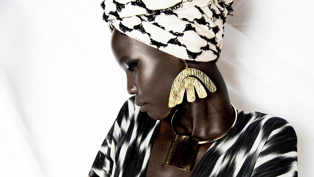 54kibo's tweet photo. We all want to help save the planet! So why not look amazing while doing your part! These beautiful earrings are actually made of recycled metal!
#gold #jewelry #jewellery #jewelrylovers #gold #kenyafinest #africandesigners #africandesign #myinteriorstyle #interiordesignproducts https://t.co/GH0Bj2Bba4