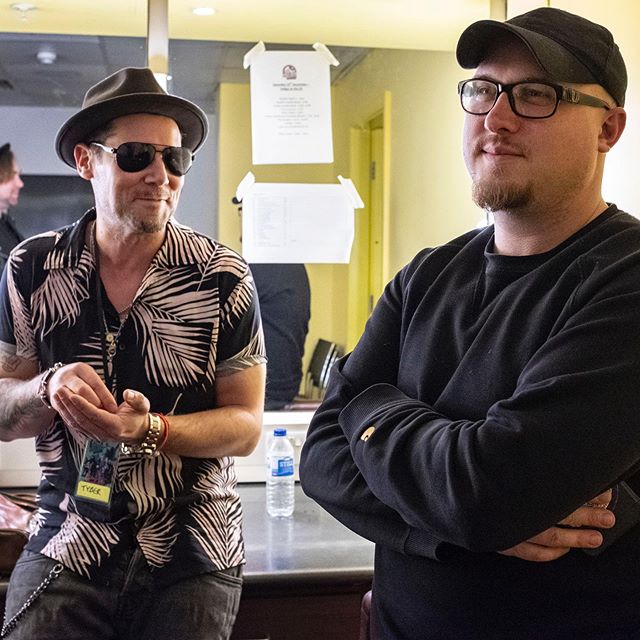 TheChrisBiss's tweet photo. The Sampsonite &amp; Tyber
..
Happy Friday ..
SWIPE Right for headshot of the lovely Sam Walker thesampsonite .. Live Sound Engineer for thedualers ..
With tybercranstoun soulful lead singer of the band.
..
Location -dressing room backstage indigoattheo2 ..
Photographer christop https://t.co/Px7RMoQeGr